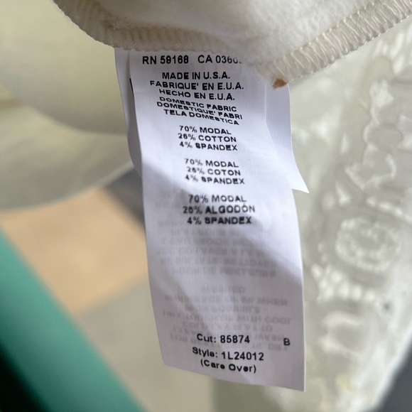 🆕 Karen Kane Lace Sweatshirt Top White Cream Medium Feminine Casual Sweater - Picture 13 of 14